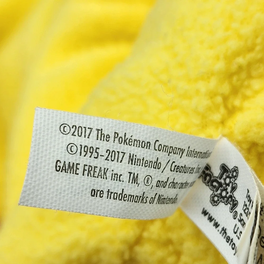 Pokemon Pikachu Beanie Hat Cap Winter Big Face PokeBalls Yellow Electric 2017